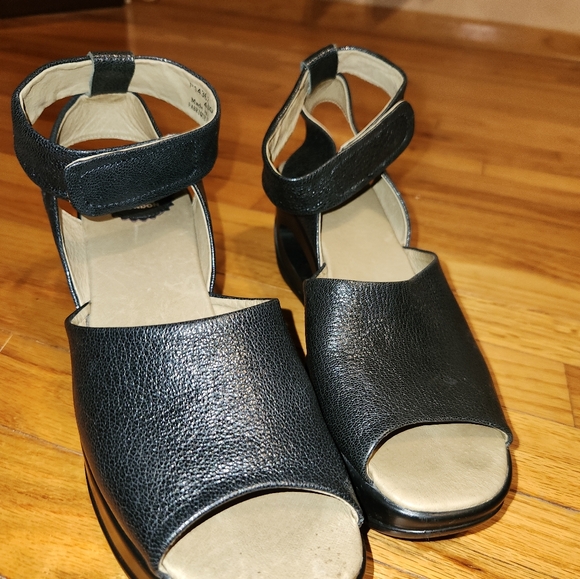 Fly London Black Leather Wedge Size 9 - Picture 3 of 3